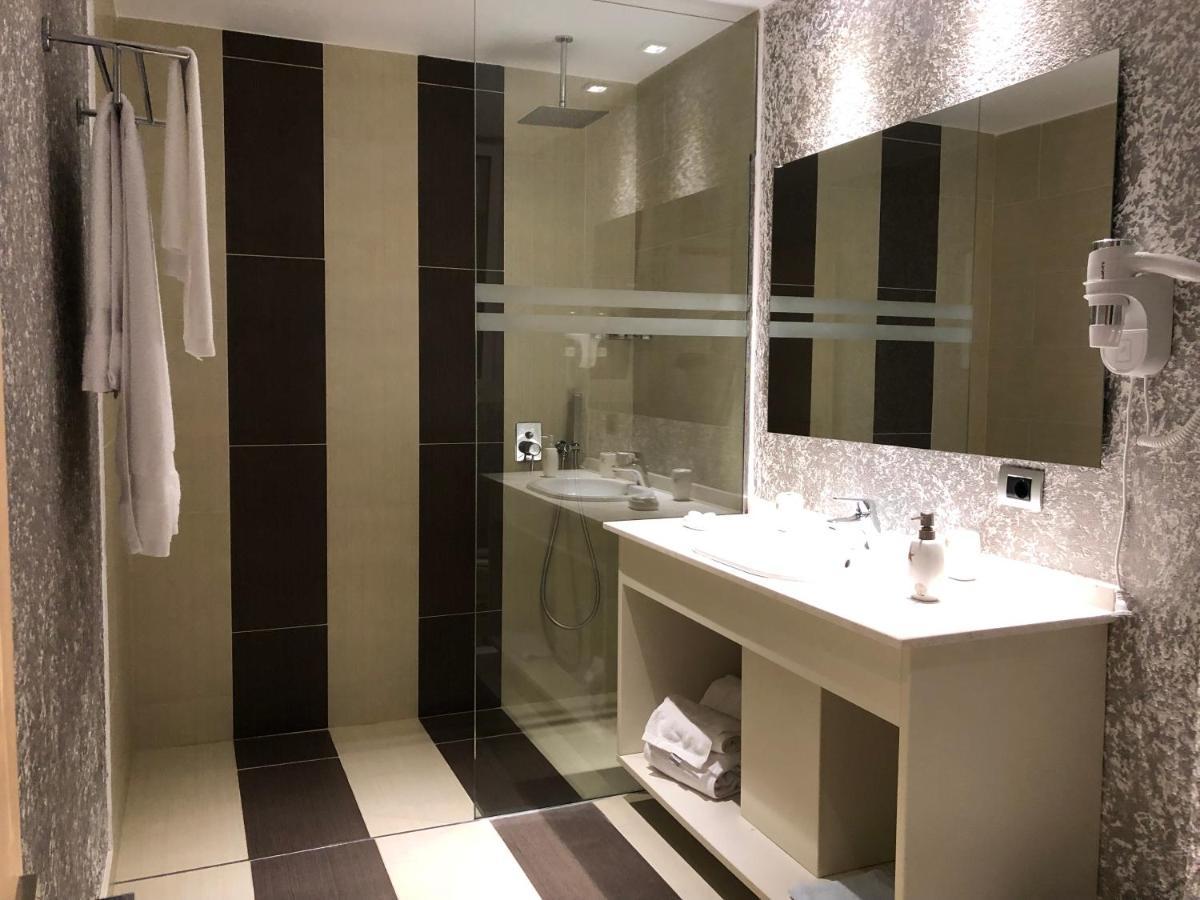 Nemesis Hotel Саранда Екстер'єр фото