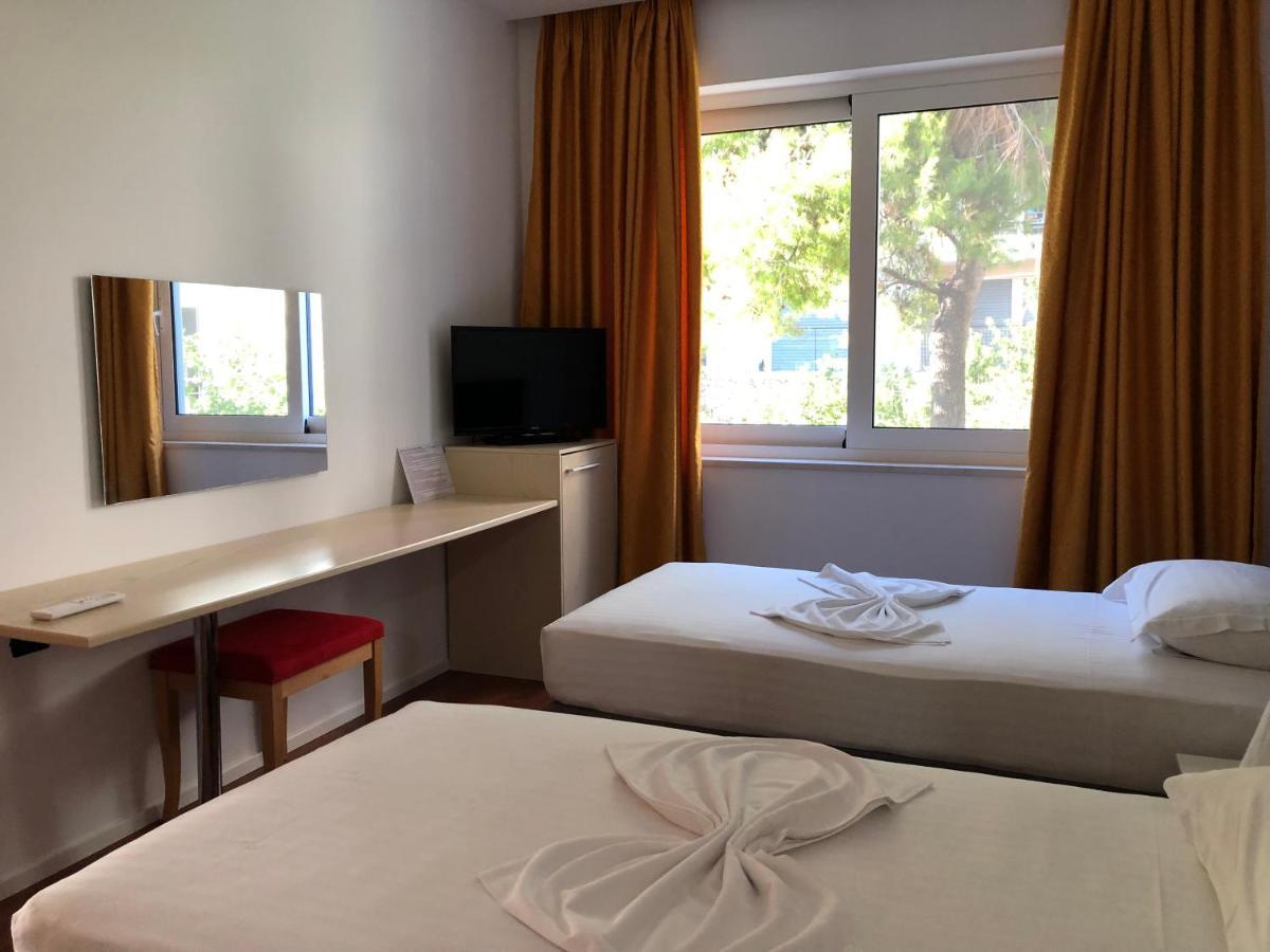 Nemesis Hotel Саранда Екстер'єр фото